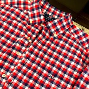 Men’s vineyard vine button down shirt